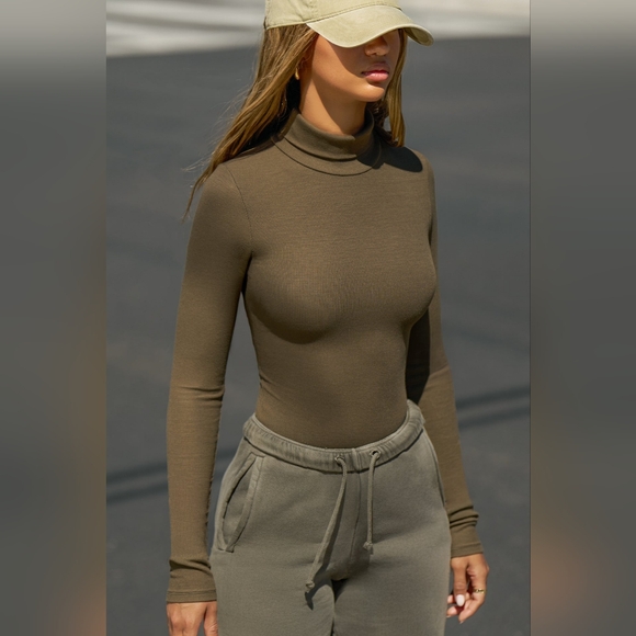 Joah Brown Classic Turtleneck Flexrib Size Xs/s Like New In Taupe - Picture 4 of 9